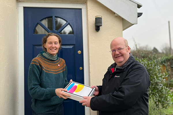 Catherine Bosley recieves her iPad from Martin Cook of the Red Rose Labour Tote